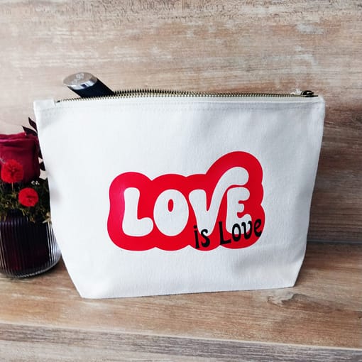 Trousse de toilette personnalisée Love is Love