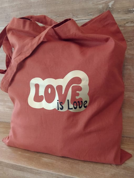 Tote bag personnalisé Love is Love Noir et Or sur sac Rouille