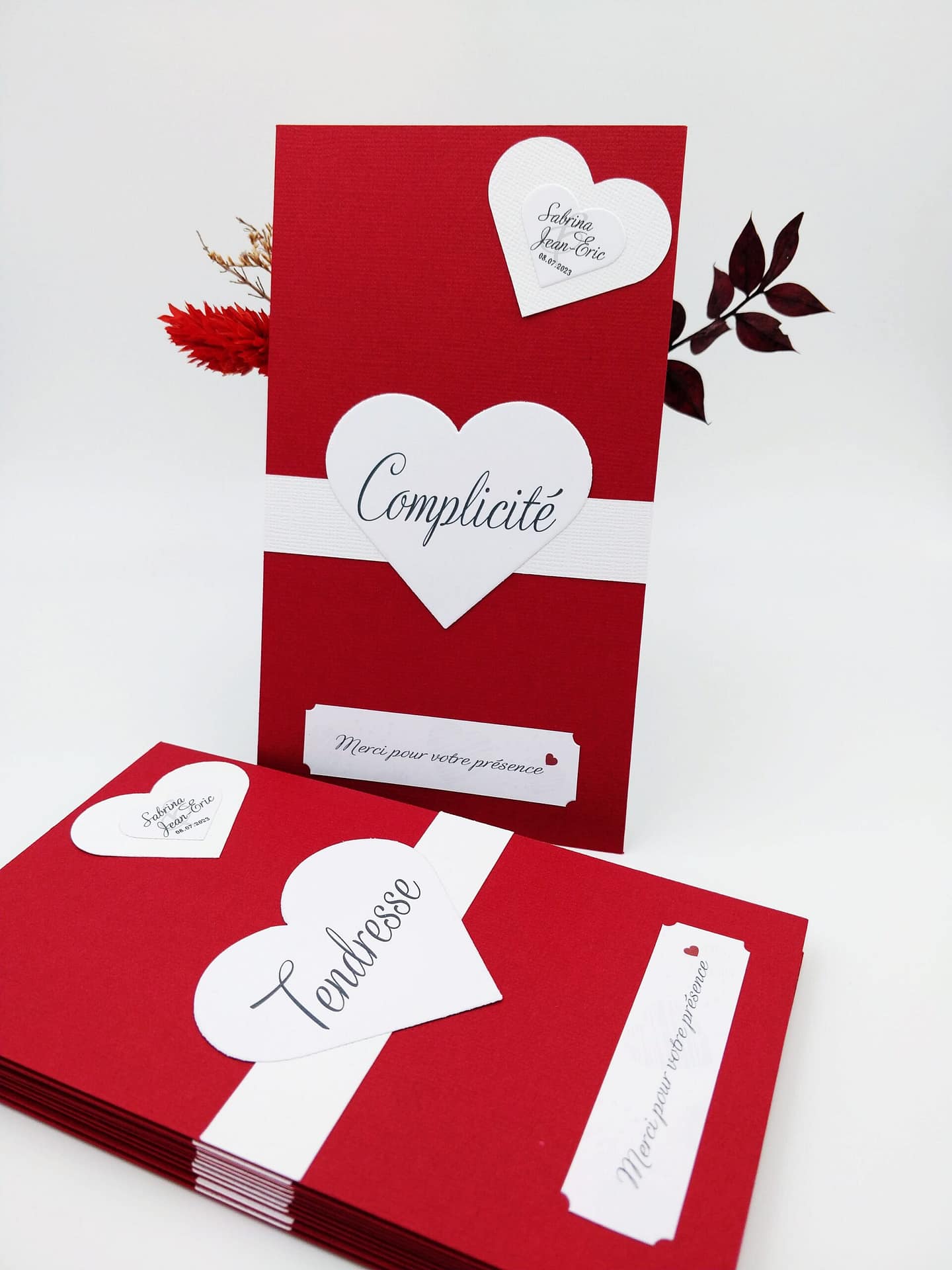 Menu de mariage romantique avec combiné nom de table