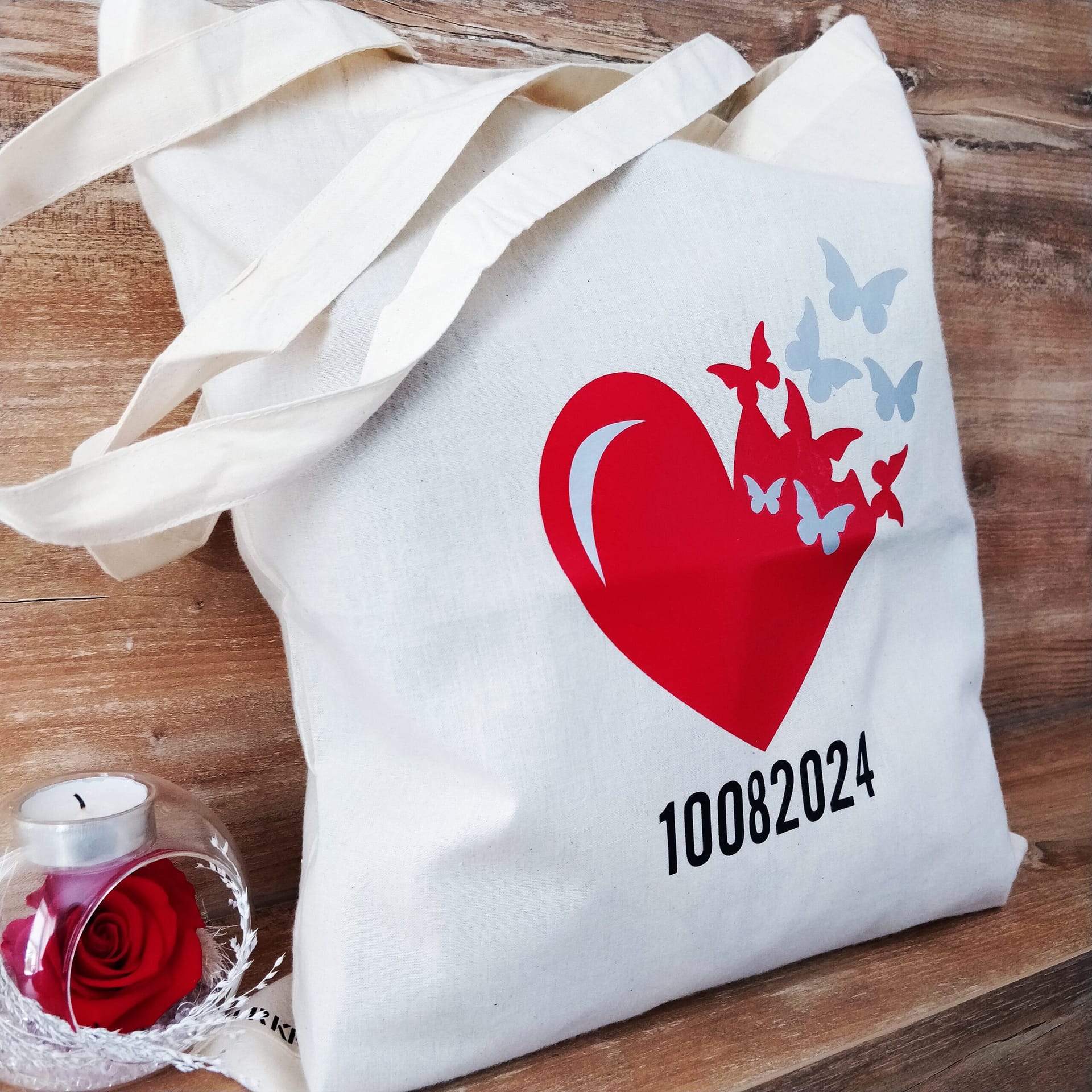 Tote bag mariage papillon avec coeur, papillons et date du mariage